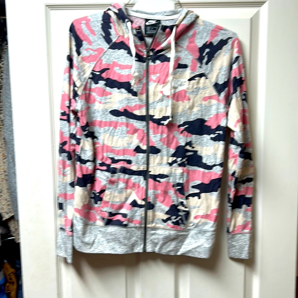 Lightweight zip up nike top